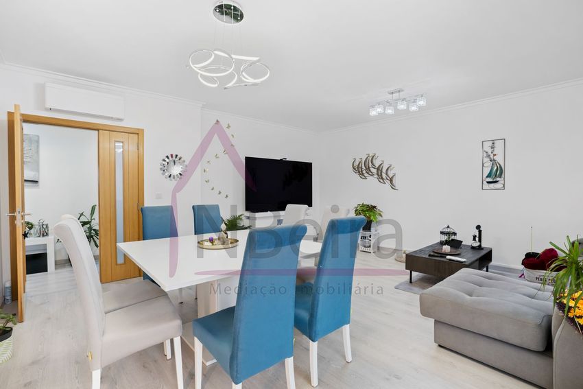 Imagem Sala de jantar de apartamento t4 em Rua do Urbanização da Quinta do Pinheiro, 17