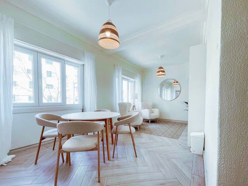 Imagem Sala de estar de apartamento t4 em Avenida Duque de Loulé, 1