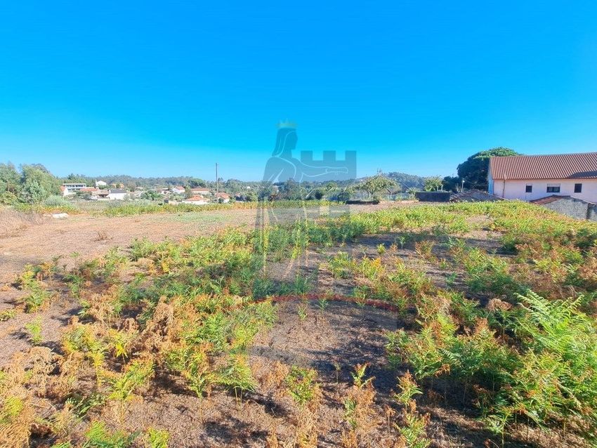 Imagem Vistas de terreno em Fornelos e Queijada