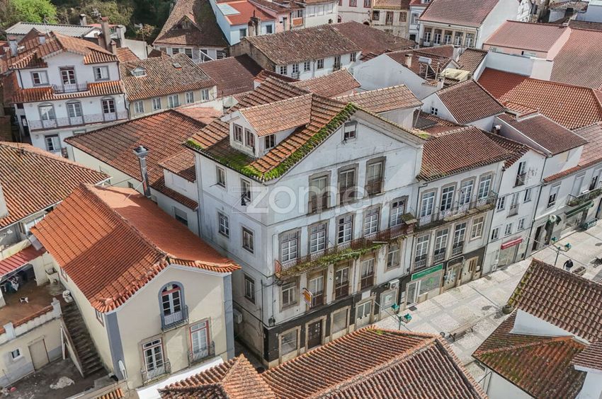 Imagem Fachada de  moradia independente em Rua Oliveira Matos s/n
