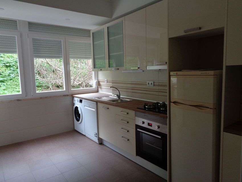 Imagem Cozinha de apartamento t2 em Rua Engenheiro Quartin Graça s/n