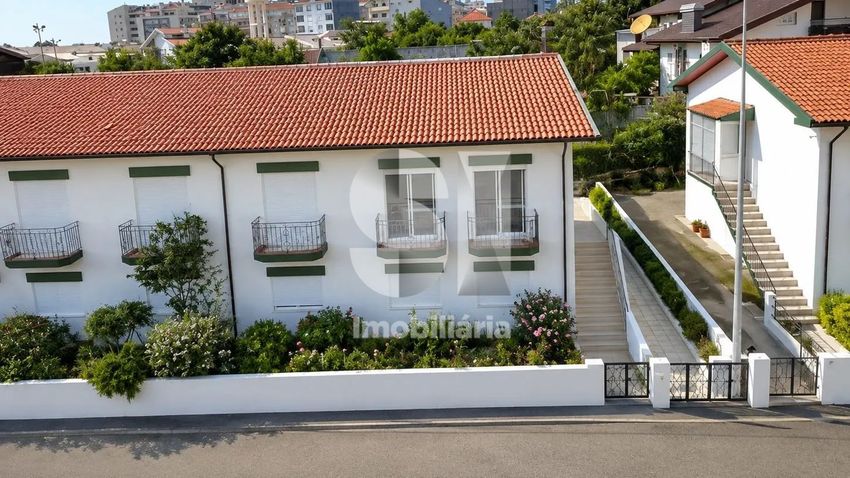 Imagem Fachada de apartamento t3 em Rua Doutor Alfredo Cortez