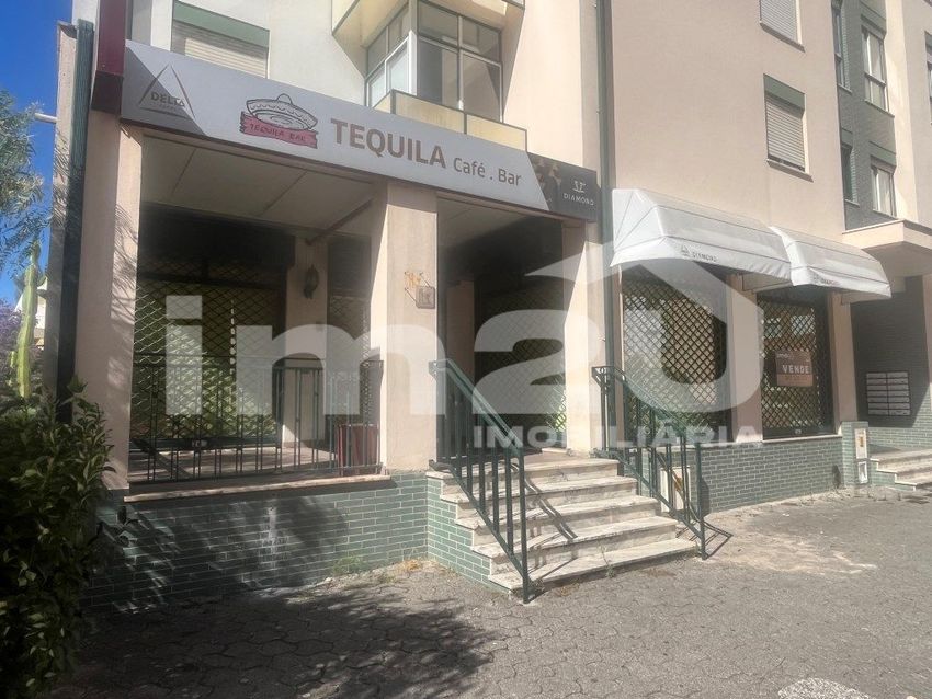 Imagem Fachada de espaço comercial em Praça Amílcar Alexandre Gordalina