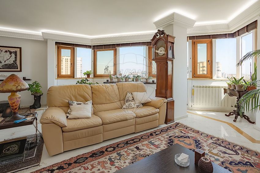 Imagem Sala de estar de apartamento t3 em Casal Vistoso
