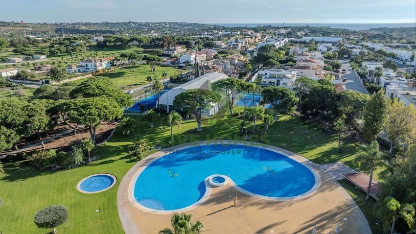 Imagem Piscina de  casa ou moradia em Rua Vela de Estai