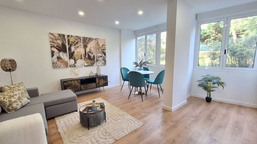 Imagem Sala de estar de apartamento t3 em Rua João Ortigão Ramos
