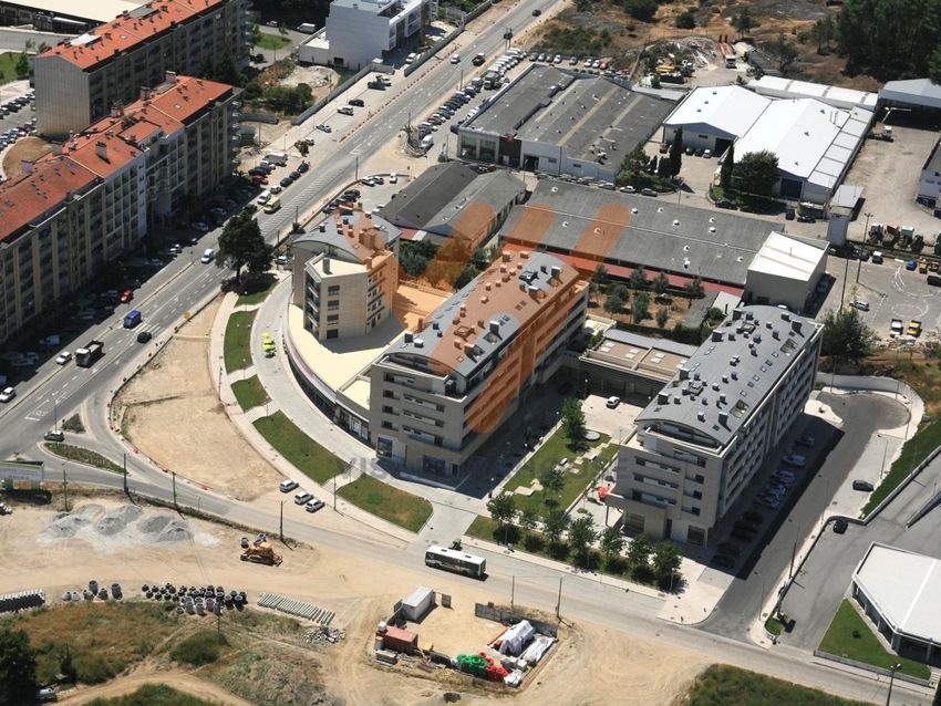 Imagem de espaço comercial em Rua Principal, 43
