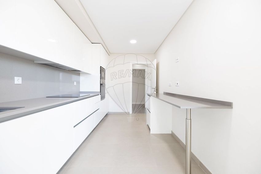 Imagem Cozinha de apartamento t3 em Rua Maria Matos
