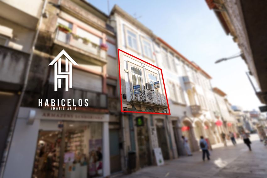 Imagem de espaço comercial em Rua António Barroso, 129