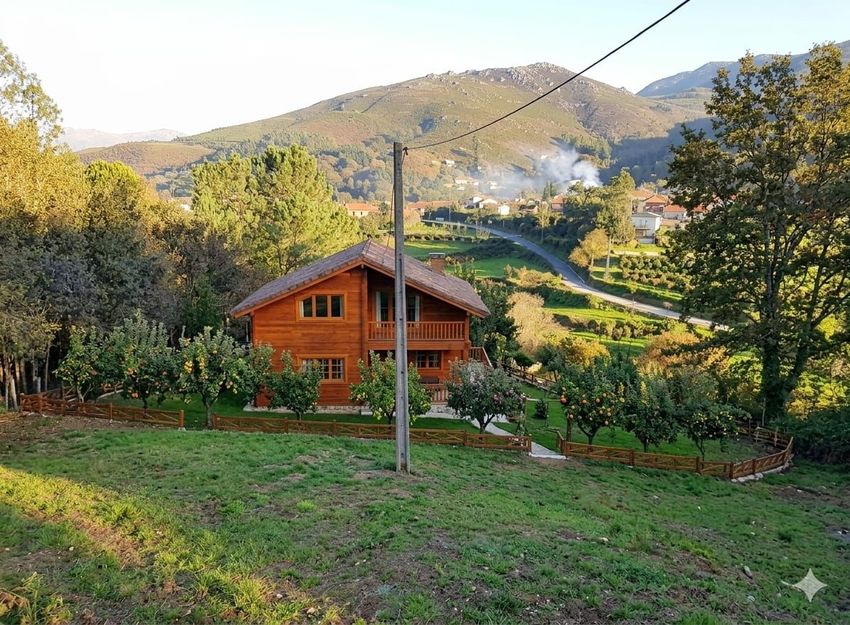 Imagem Terreno de terreno em Rua do Carrezido