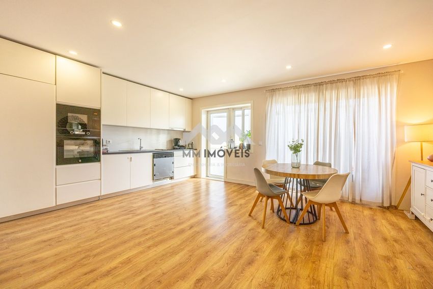 Imagem Sala de estar de apartamento t2 em Rua Godinho de Faria