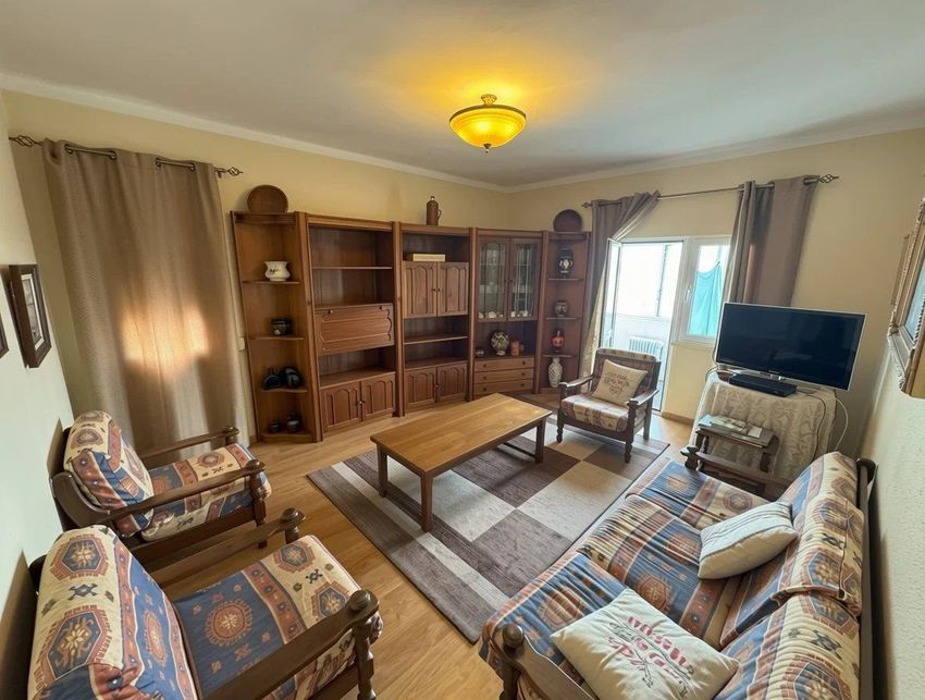 Imagem Sala de estar de apartamento t3 em Monte Abraão