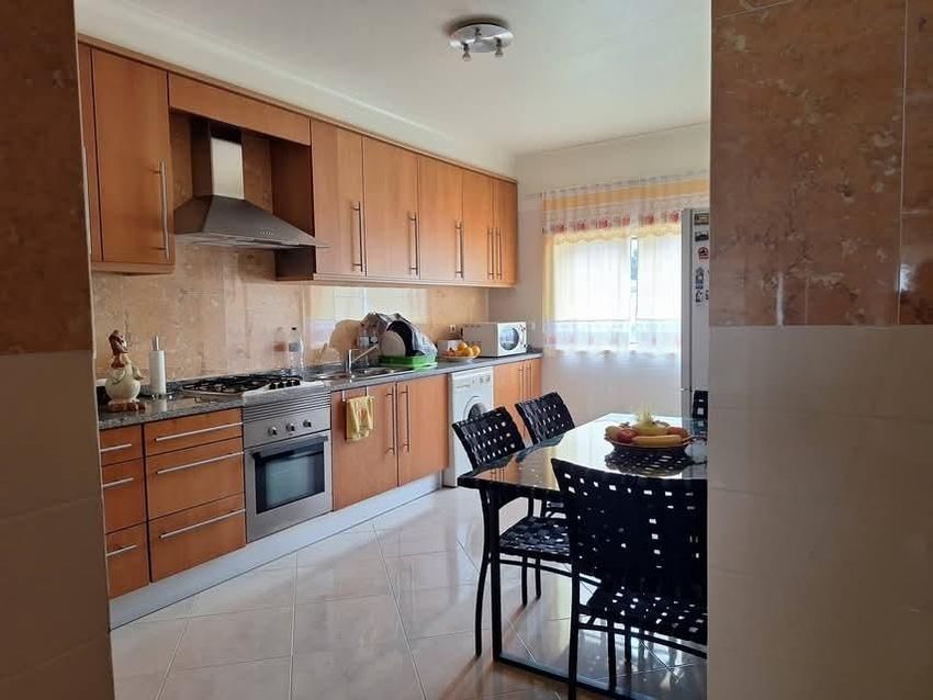 Imagem Cozinha de apartamento t2 em Rua Helena Vieira da Silva, 2