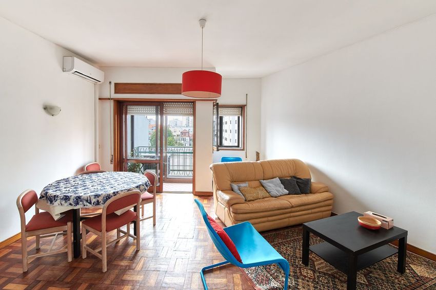 Imagem Sala de estar de apartamento t5 em Rua de São Brás