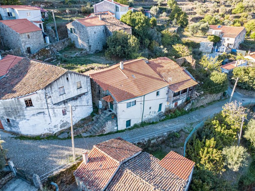 Imagem Fachada de  moradia independente em Mizarela - Pêro Soares - Vila Soeiro
