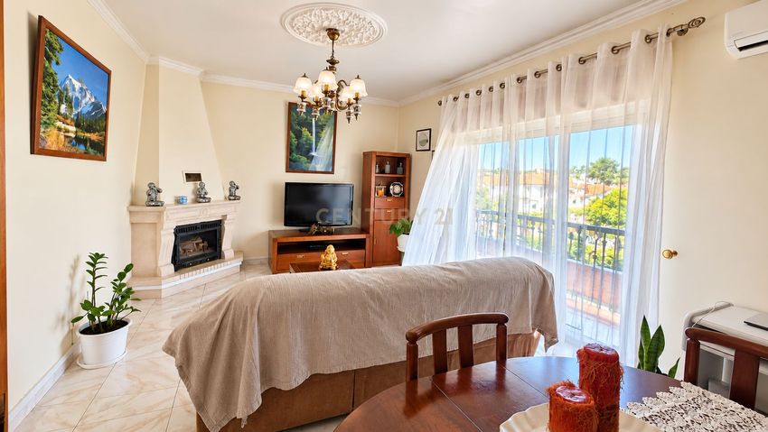 Imagem Sala de estar de apartamento t2 em Avenida dos Aliados, 243