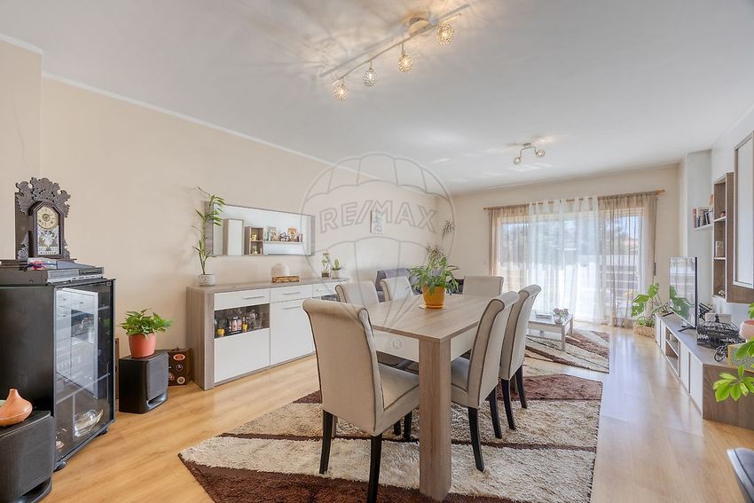 Imagem Sala de estar de apartamento t2 em Rua Lendal