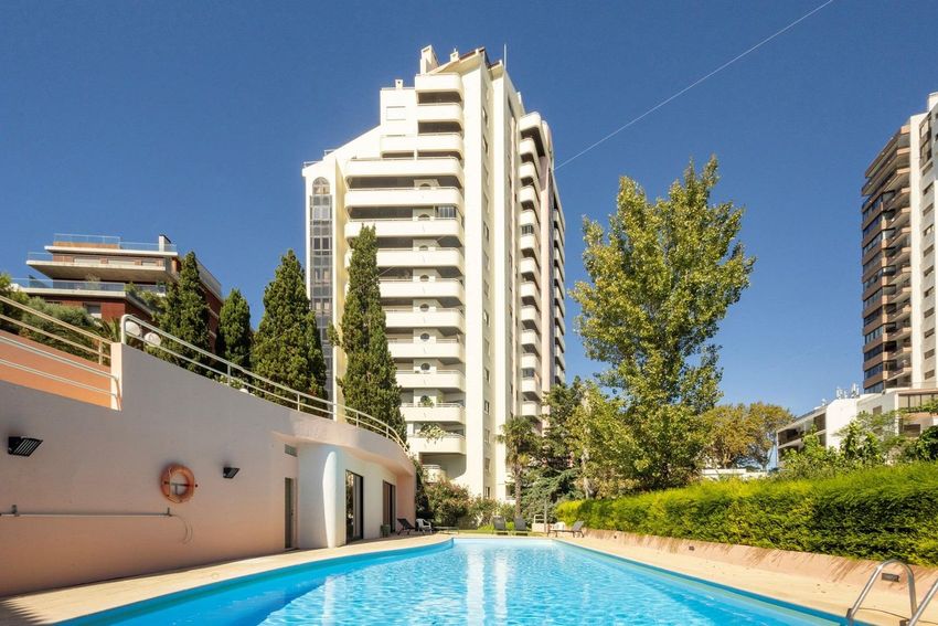 Imagem Piscina de apartamento t3 em Rua José Carvalho Araújo, 262 b