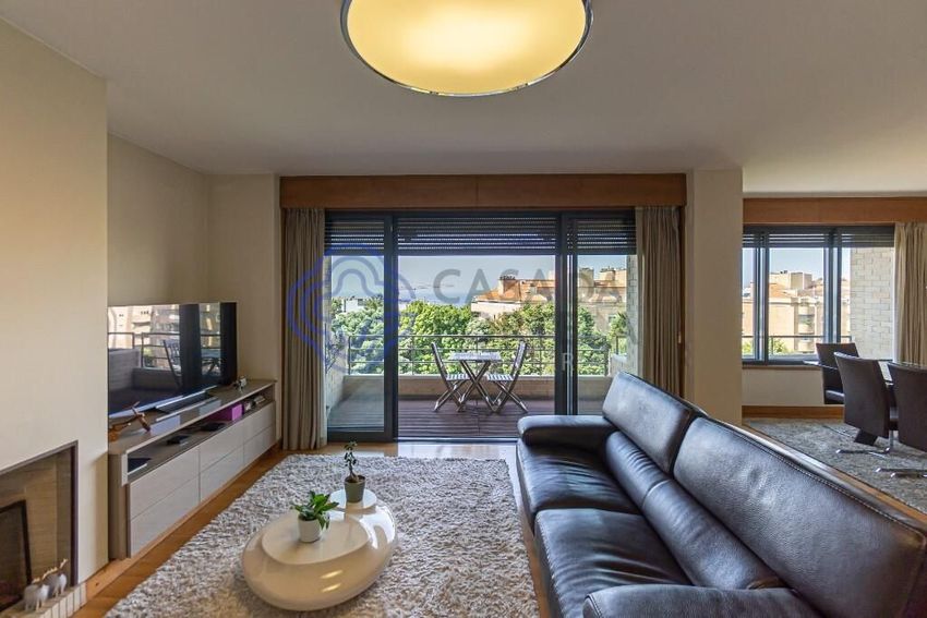 Imagem Sala de estar de apartamento t3 em Rua Pintor César Abbot, 82