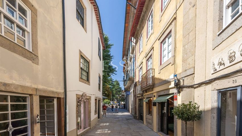 Imagem Vistas de prédio residencial em Rua do Janes