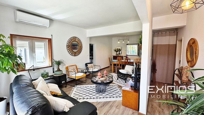 Imagem Sala de estar de  casa ou moradia em Argivai