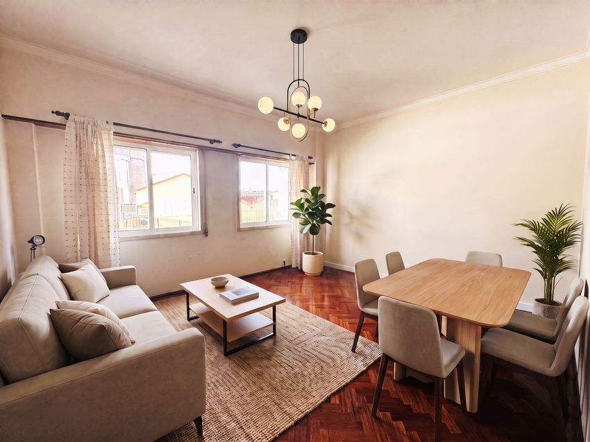 Imagem Sala de estar de apartamento t2 em Rua Luciano Freire, 3