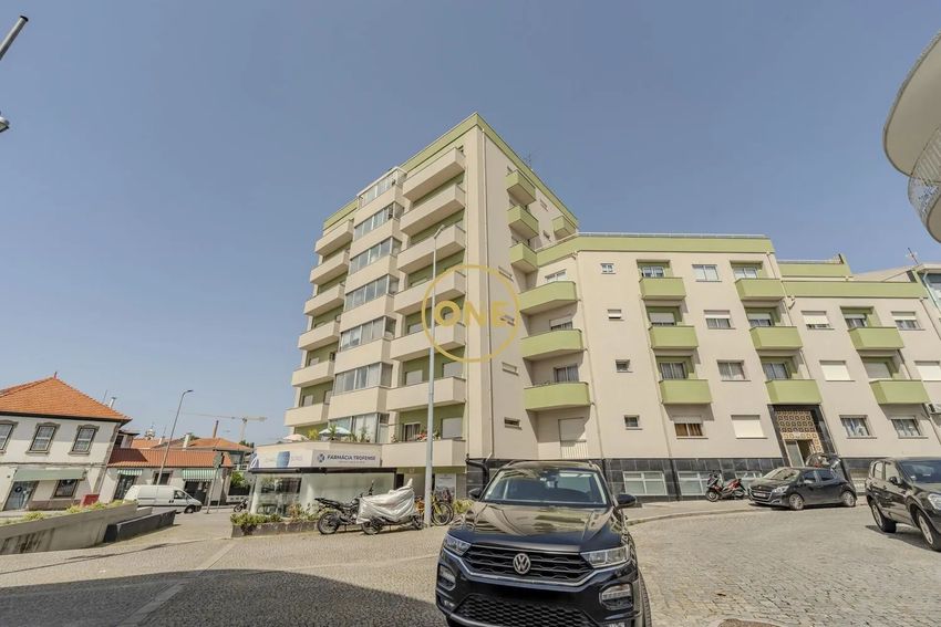 Imagem Vistas de apartamento t3 em Largo Costa Ferreira