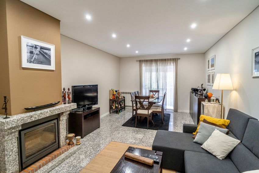 Imagem Sala de estar de apartamento t2 em Rua Carmindo Nogueira, 43