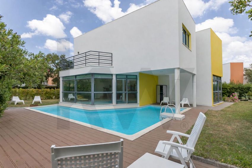 Imagem Piscina de  casa ou moradia em Rua António da Costa s/n