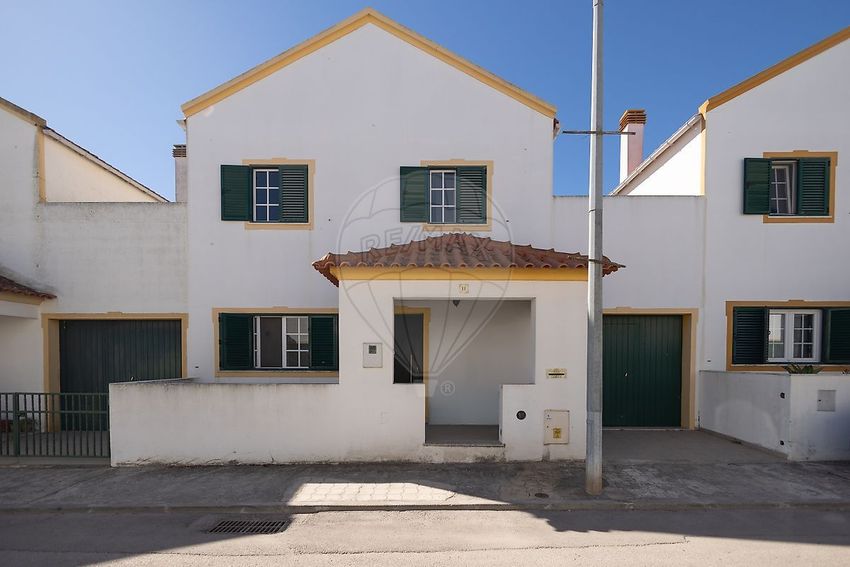 Imagem Fachada de  moradia independente em Sado