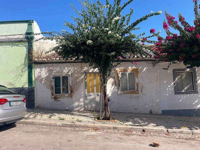 Imagem Fachada de  moradia independente em Rua Juíz Conselheiro Doutor João Bernardino de Sousa Carvalho, 17