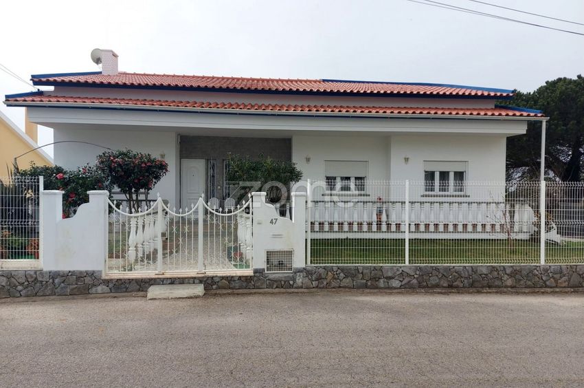 Imagem Fachada de  moradia independente em Sobreiro - Achada