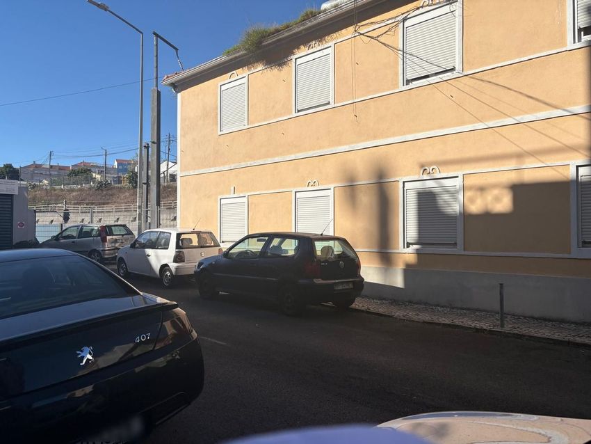 Imagem Fachada de  moradia em banda em Centro de Queluz
