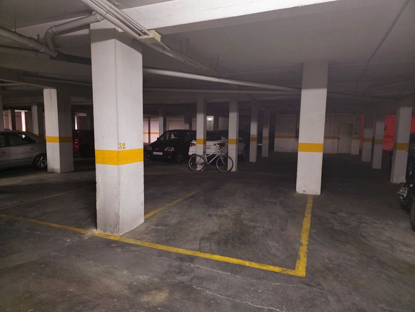 Imagem Garagem de garagem em Avenida da República, 7