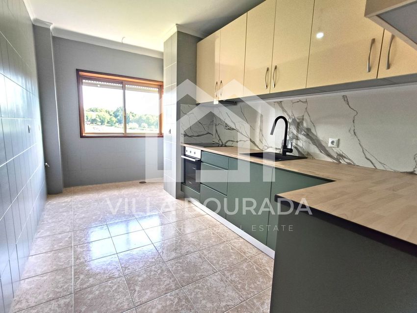 Imagem Cozinha de apartamento t3 em Rua Engenheiro Barbosa de Matos, 150