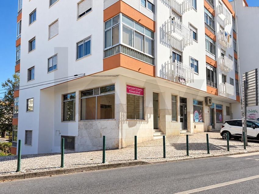 Imagem Vistas de espaço comercial em Centro de Queluz
