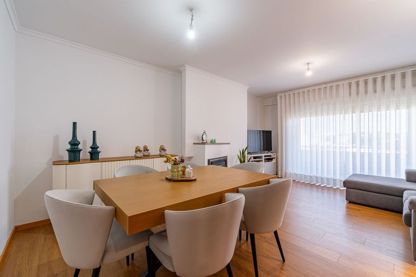 Imagem Sala de estar de apartamento t2 em Rua Infante Dom Henrique