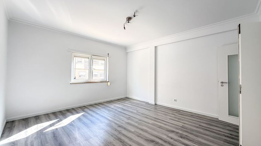 Imagem Sala de estar de apartamento t3 em Rua Jaime Cortesão