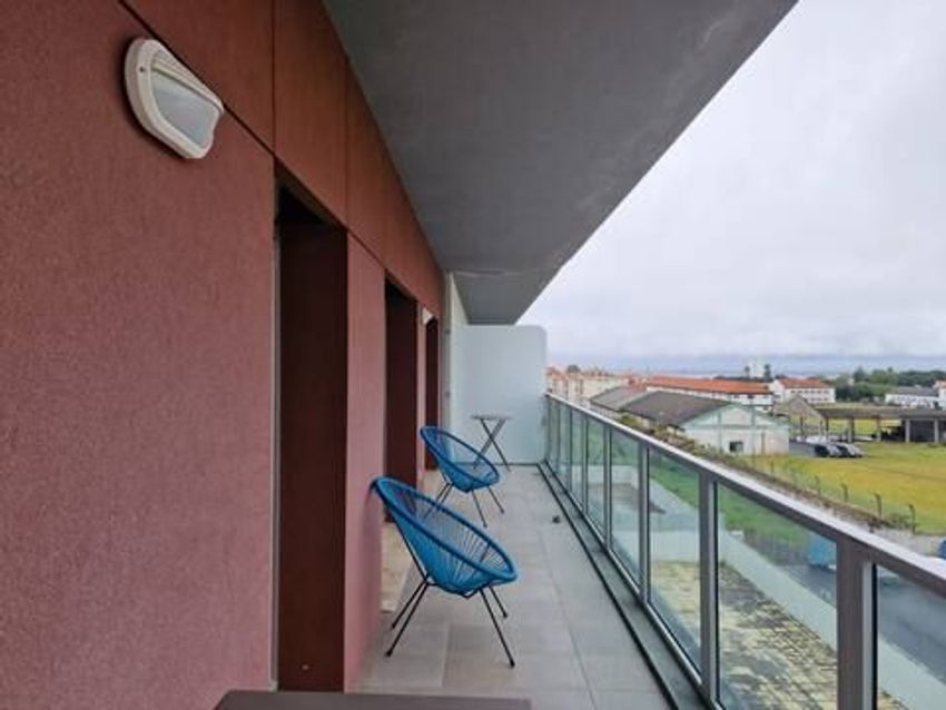 Imagem Terraço de apartamento t1 em Rua Professor Alfredo Bensaude, 4