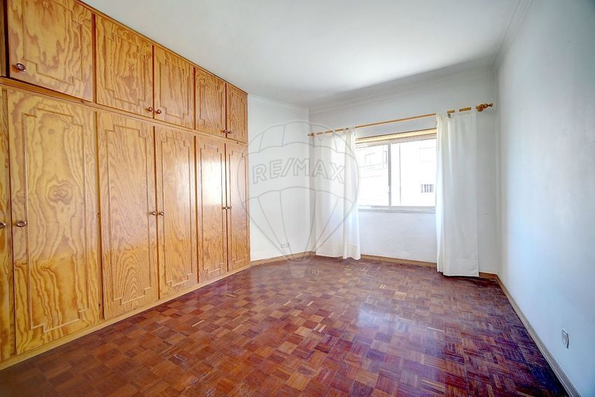 Imagem Quarto de apartamento t3 em Rua Viana da Mota
