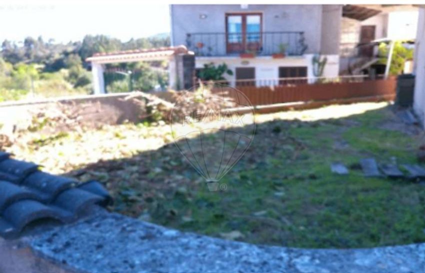 Imagem Jardim de  moradia independente em Rua Fernando Manuel da Silva Semedo