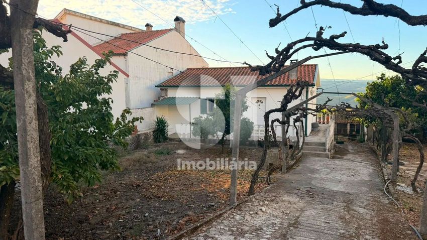 Imagem Fachada de  moradia independente em Rua Primeiro de Maio