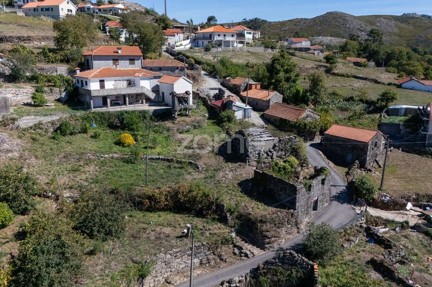 Imagem Vistas de  moradia independente em Rua do Pacheco s/n