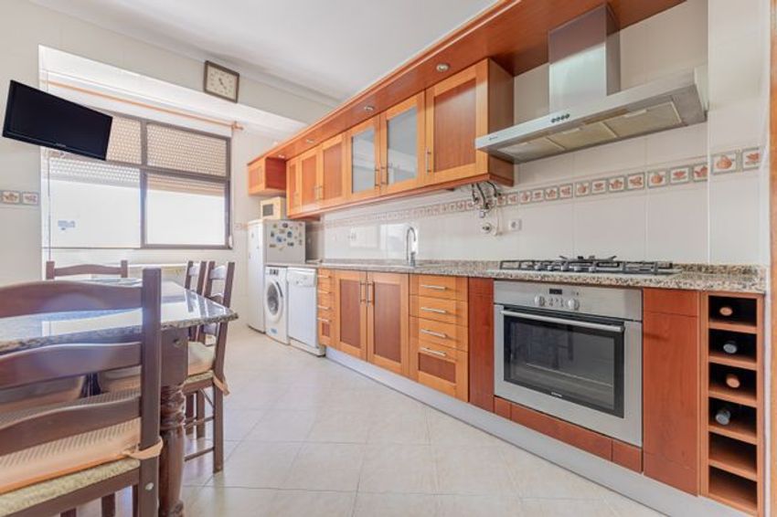 Imagem Cozinha de apartamento t2 em Rua São Pedro de Alcântara
