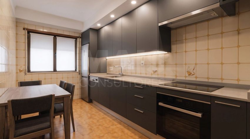 Imagem Cozinha de apartamento t3 em Póvoa de Santo Adrião e Olival Basto