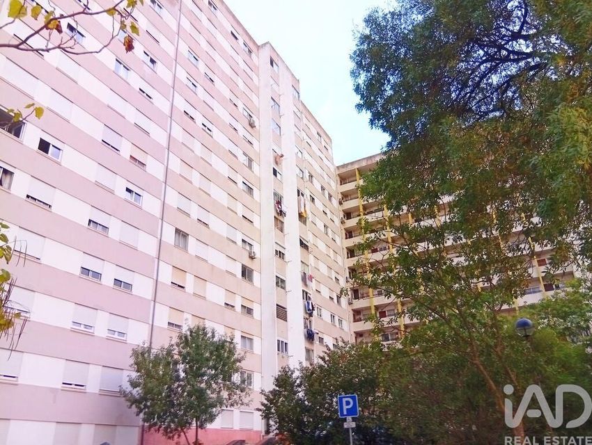 Зображення Фасад, дуплекс, Santo António dos Cavaleiros e Frielas