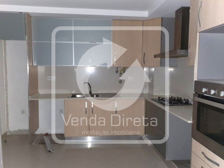 Imagem Cozinha de apartamento t4 em Rua José Afonso, 10