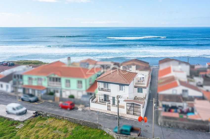 Imagem Fachada de  moradia geminada em Conceição