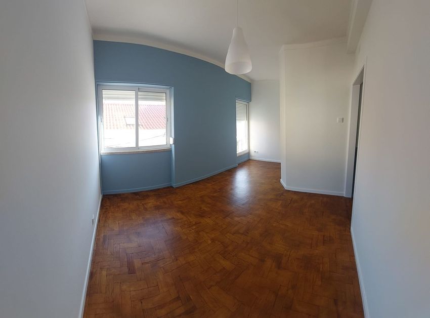Imagem Divisão de apartamento t1 em Rua António serventes, 66