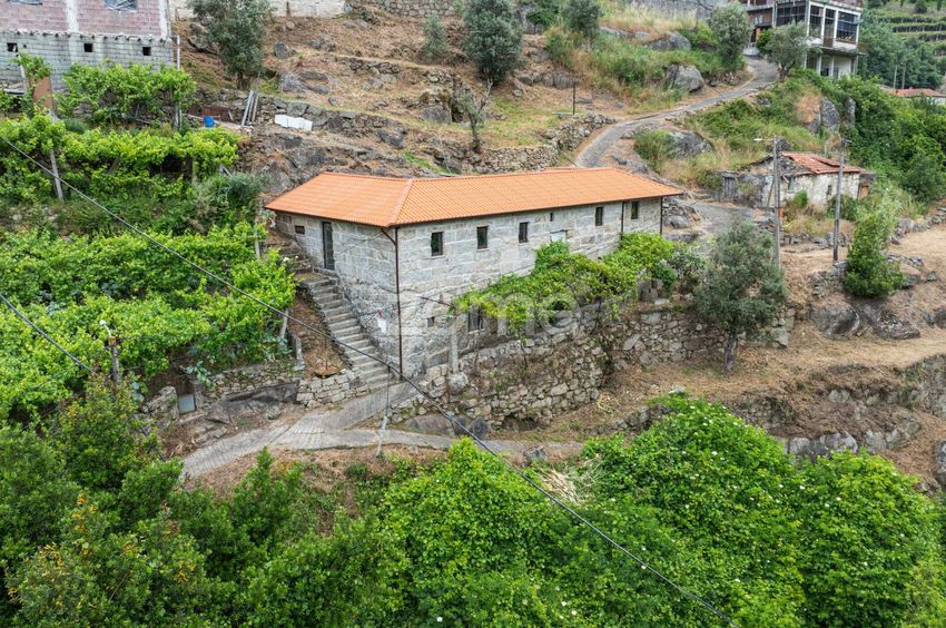Imagem Fachada de  quinta em Em222-1